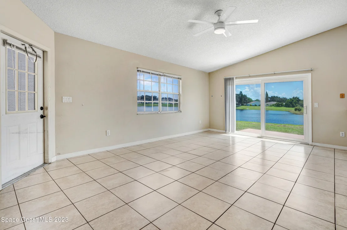 Photo of 963 Wateroak Drive NE
