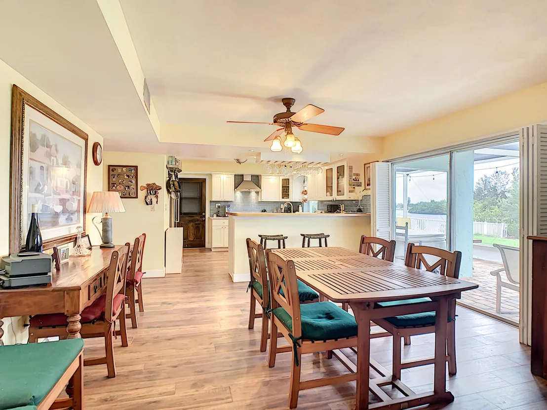 Photo of 738 Nassau Road