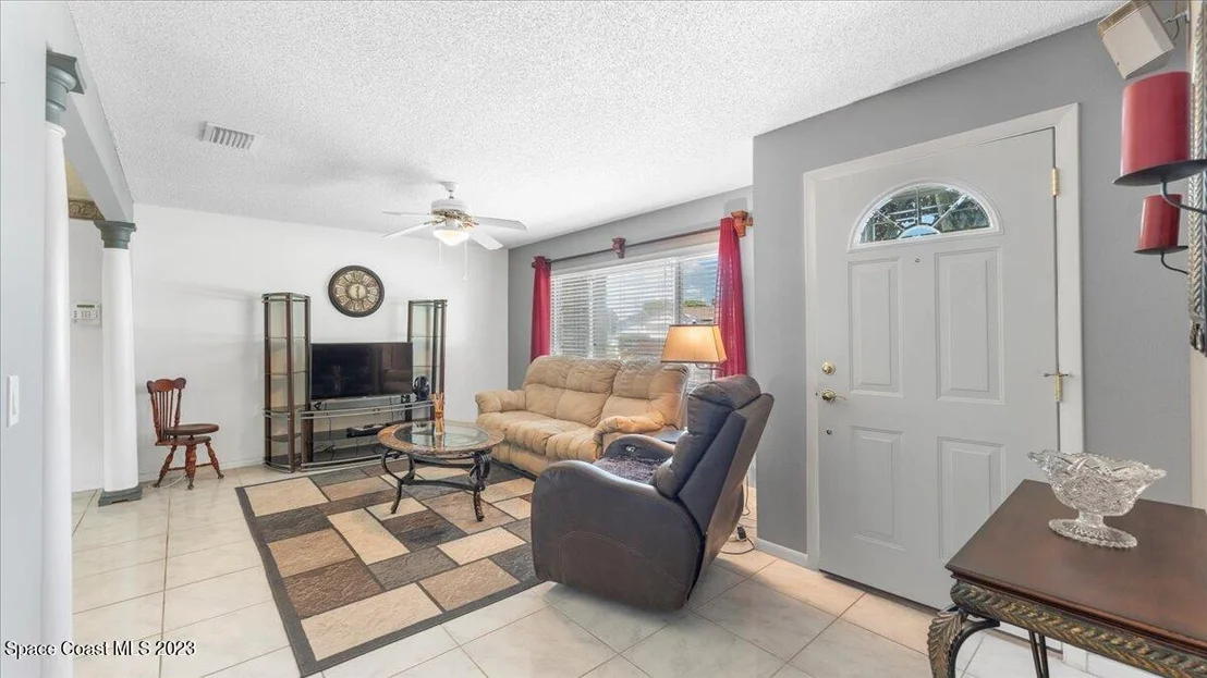 Photo of 987 Sycamore Drive
