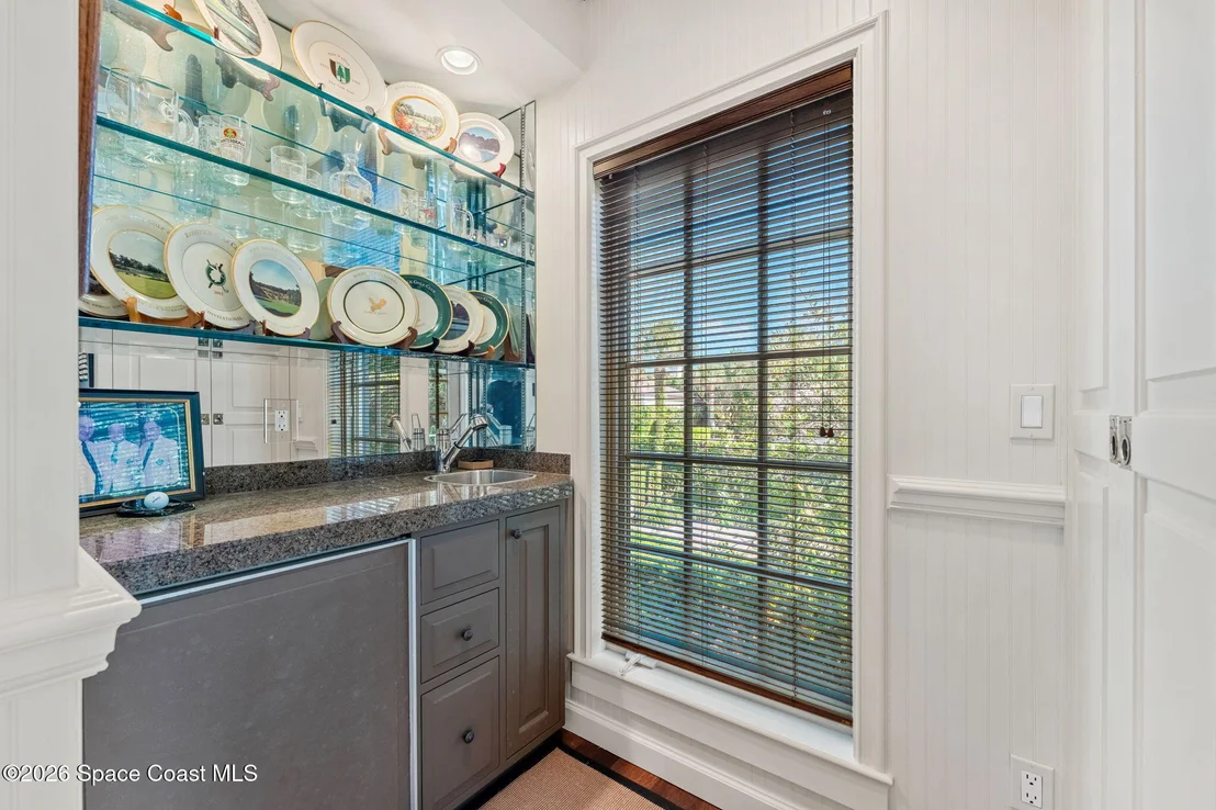Photo of 680 Ocean Road