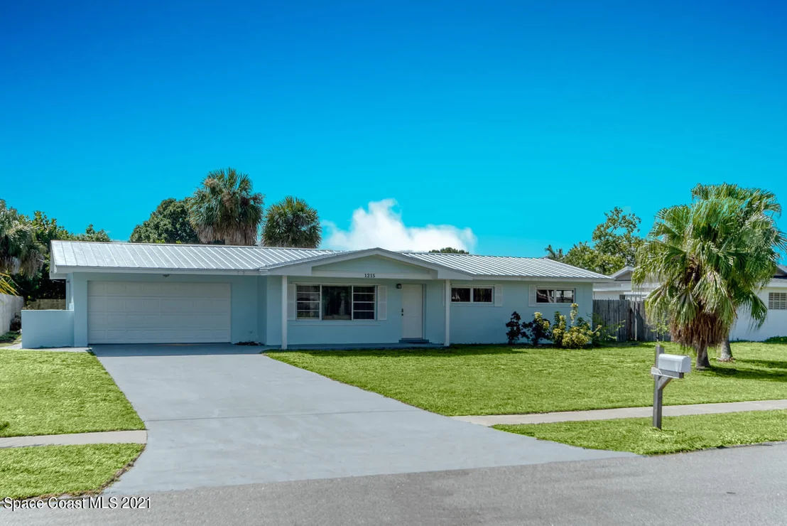 Photo of 1215 Pinetree Drive