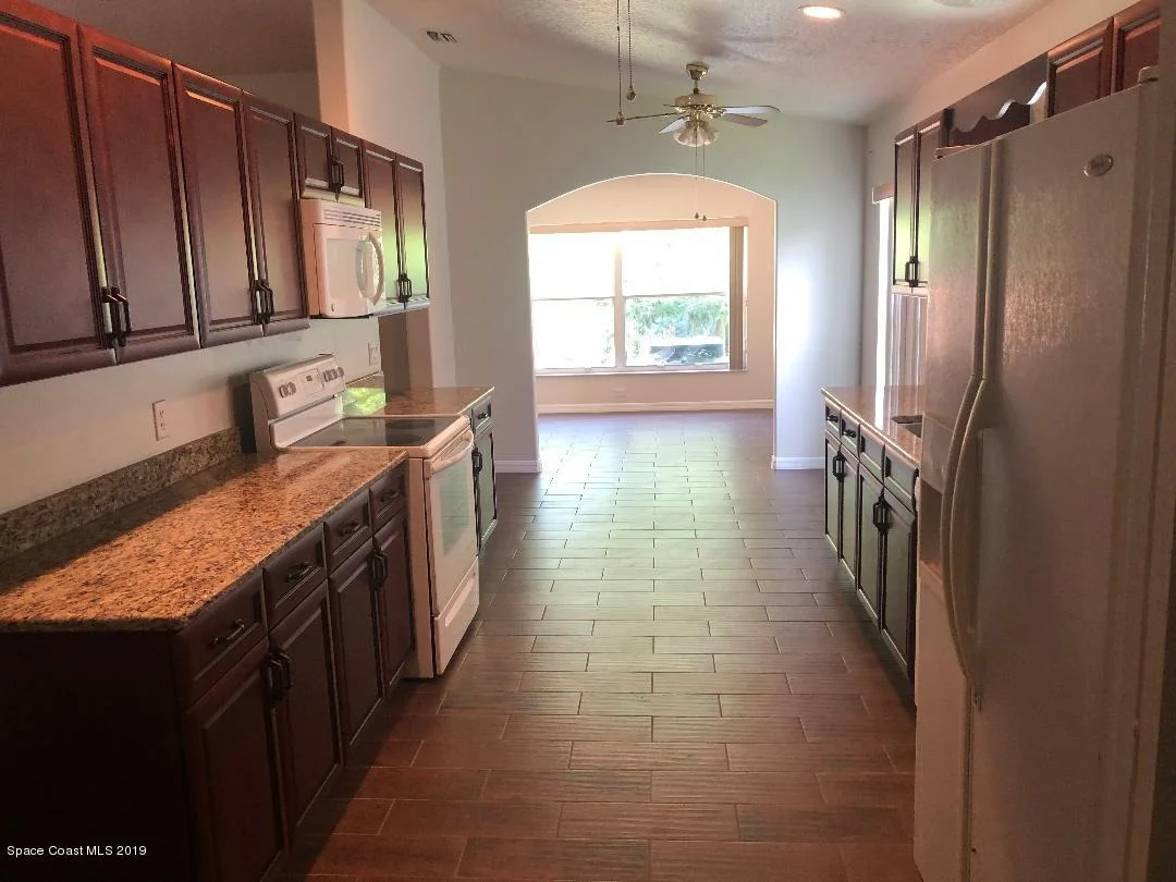 Photo of 1124 Pine Creek Circle NE