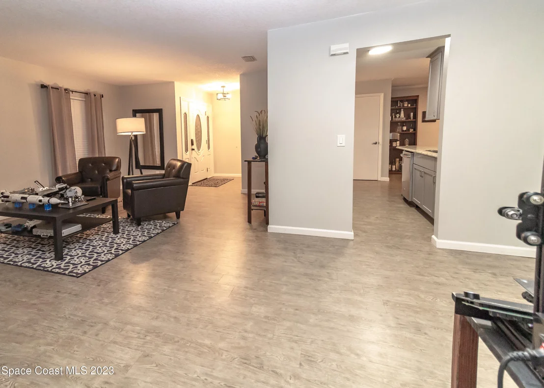 Photo of 800 Mark David Boulevard