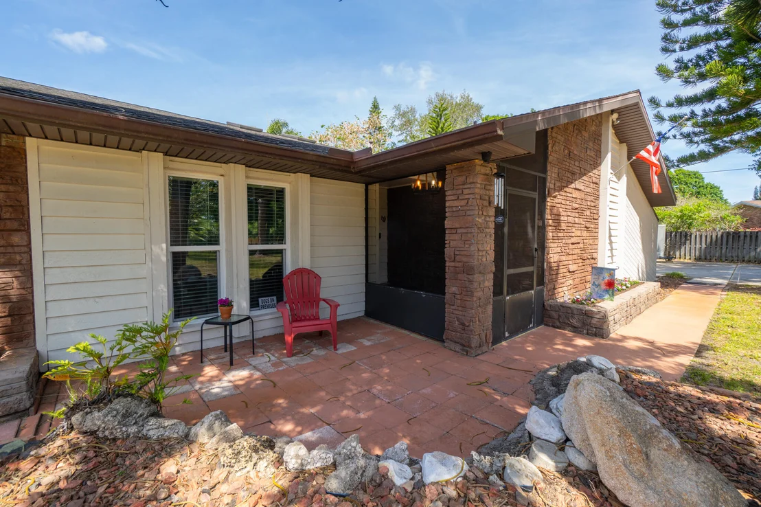 Photo of 810 Knecht Road NE