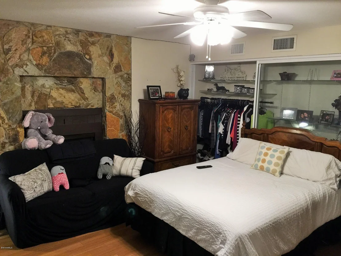 Photo of 385 N Range Road