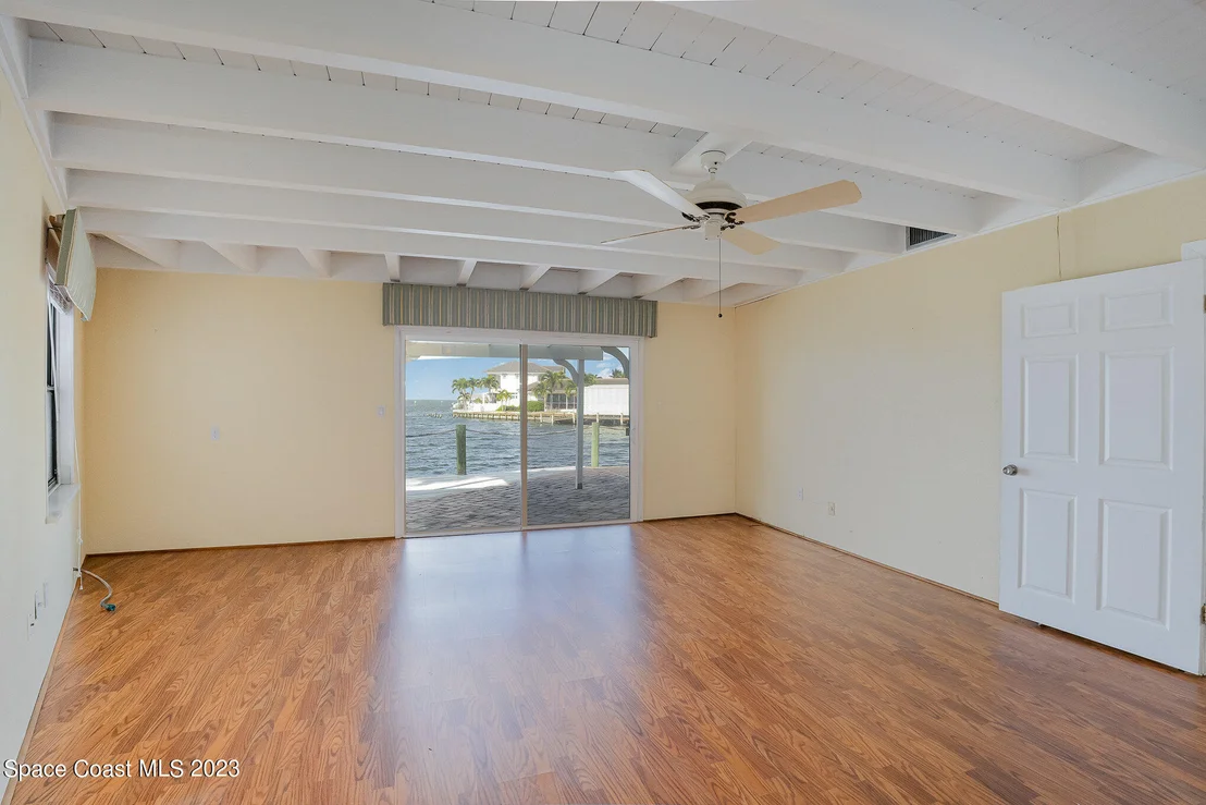 Photo of 472 Carmine Drive