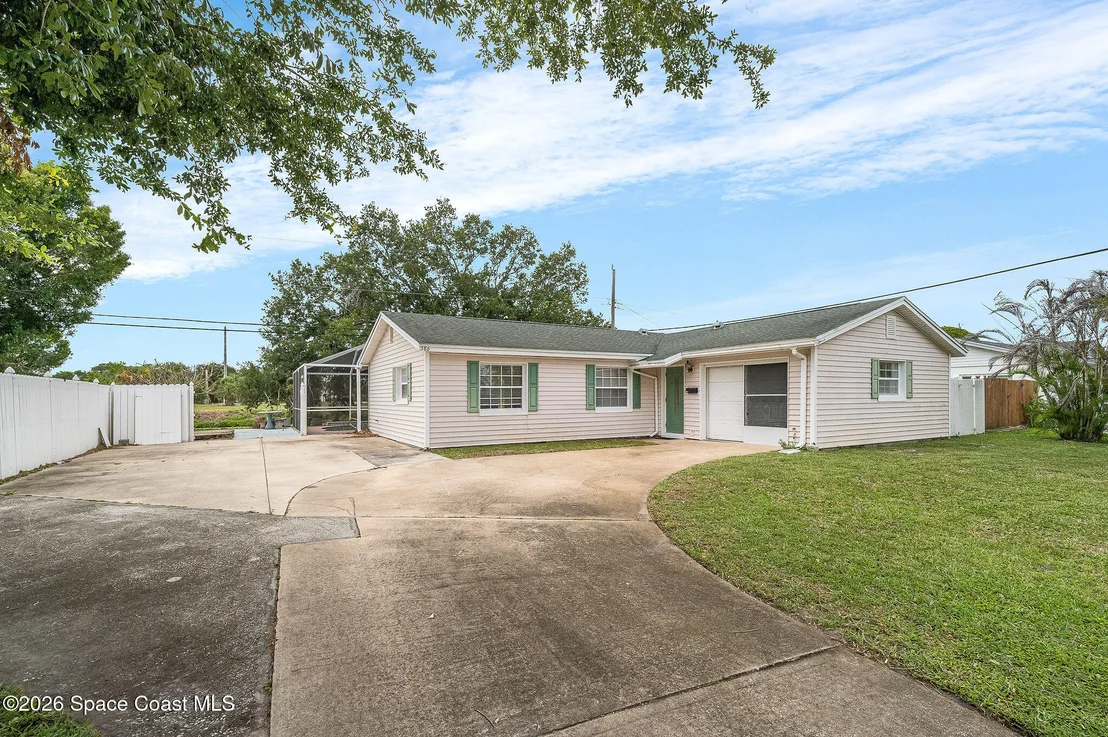 Photo of 586 Louvre Drive