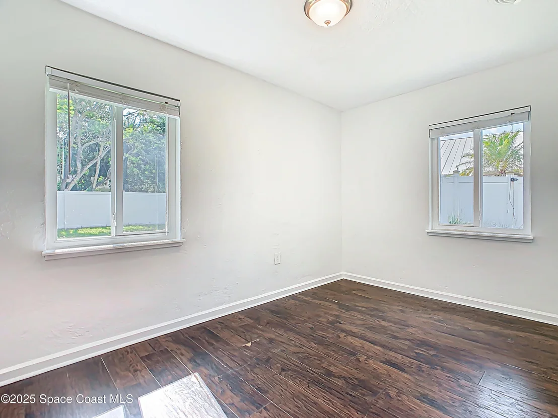 Photo of 819 W Whitmire Drive