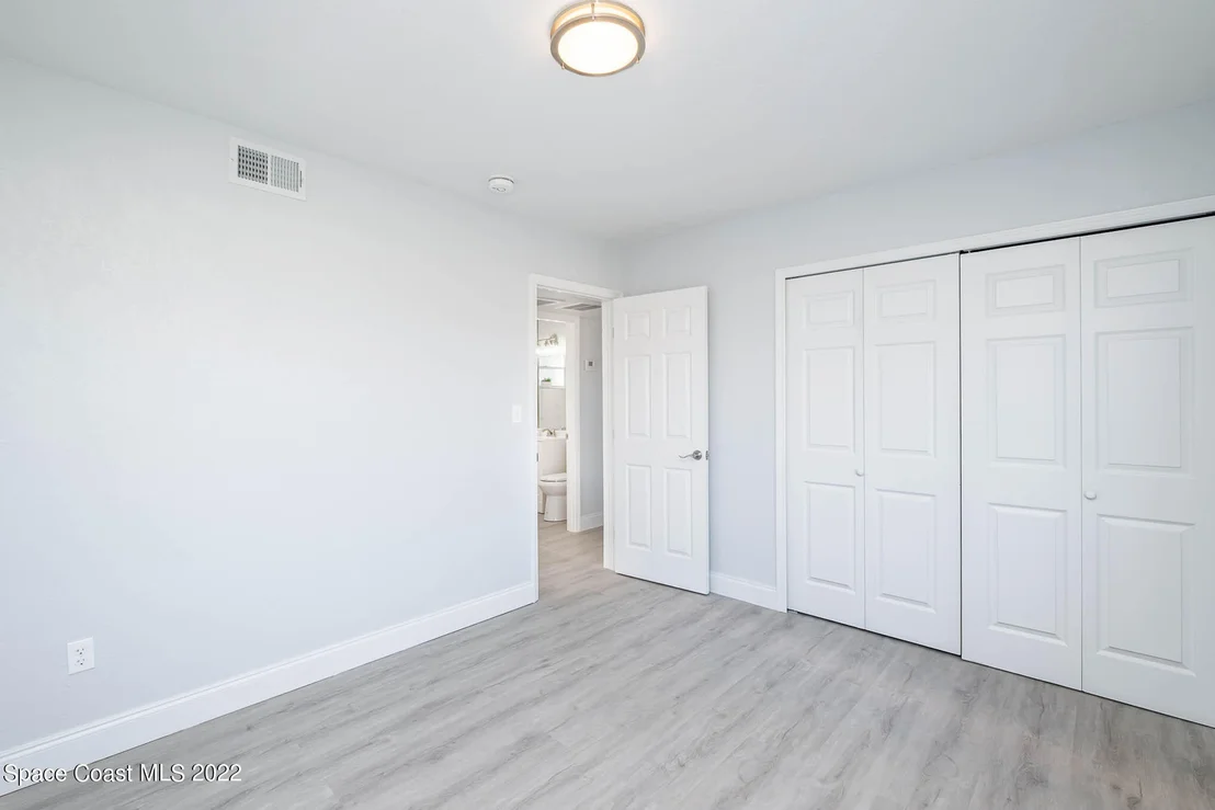 Photo of 948 Canada Street NE