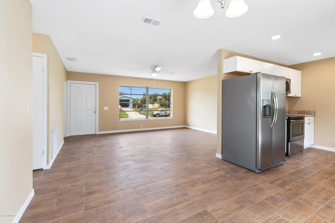 Photo of 523 Ford Circle E