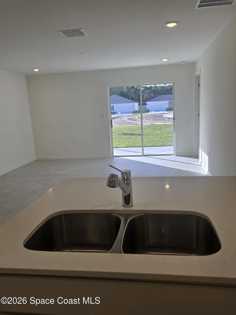 Photo of 582 SW Richmond Circle SW
