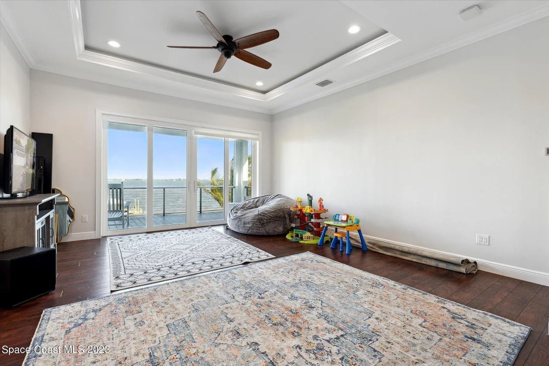 Photo of 3835 Riverside Drive