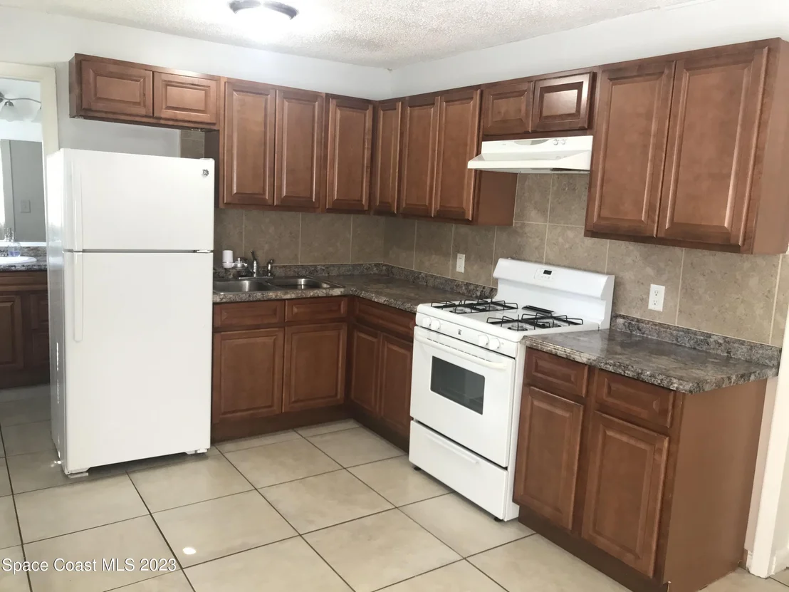 Photo of 13 S Palmway Avenue