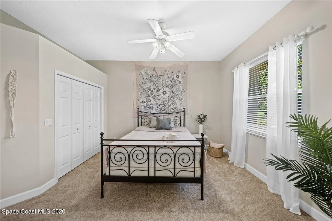 Photo of 925 Chatsworth Drive