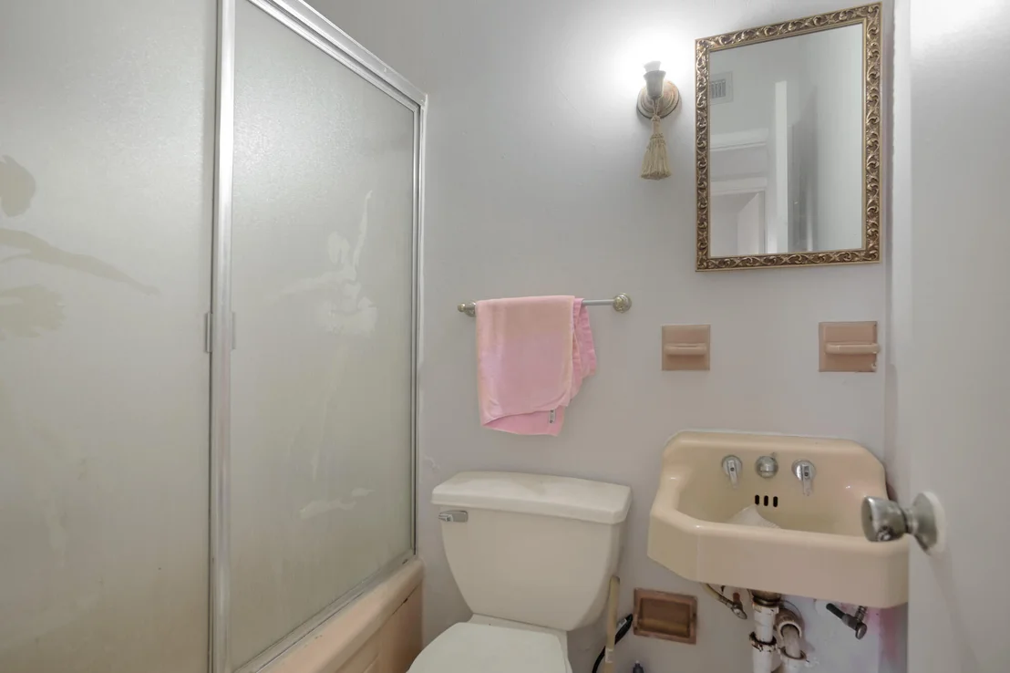 Photo of 218 6th Avenue