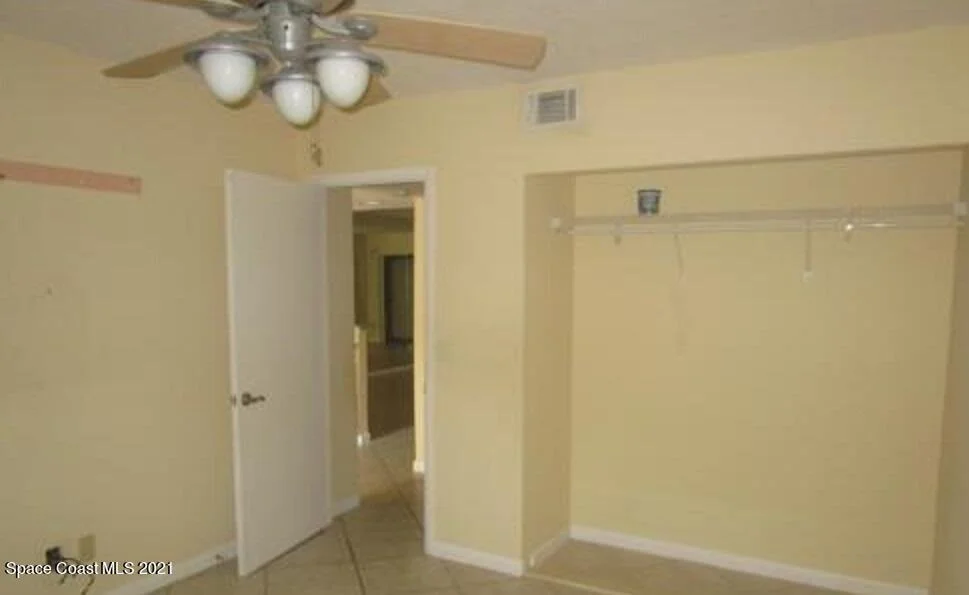Photo of Unit 301 at 3901 Dixie Highway NE