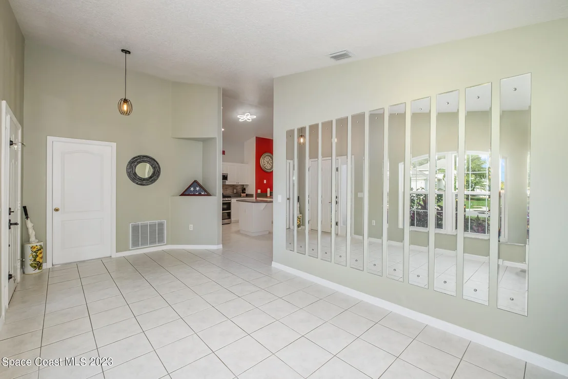 Photo of 918 Pine Creek Circle NE