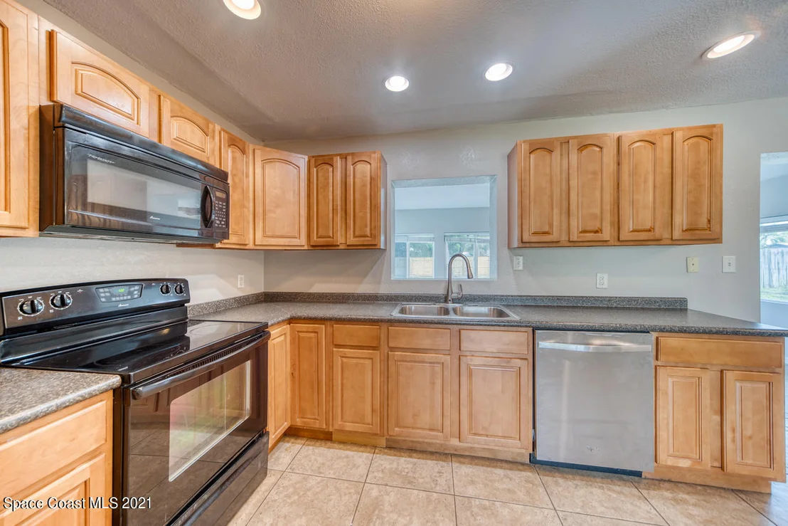 Photo of 1215 Pinetree Drive