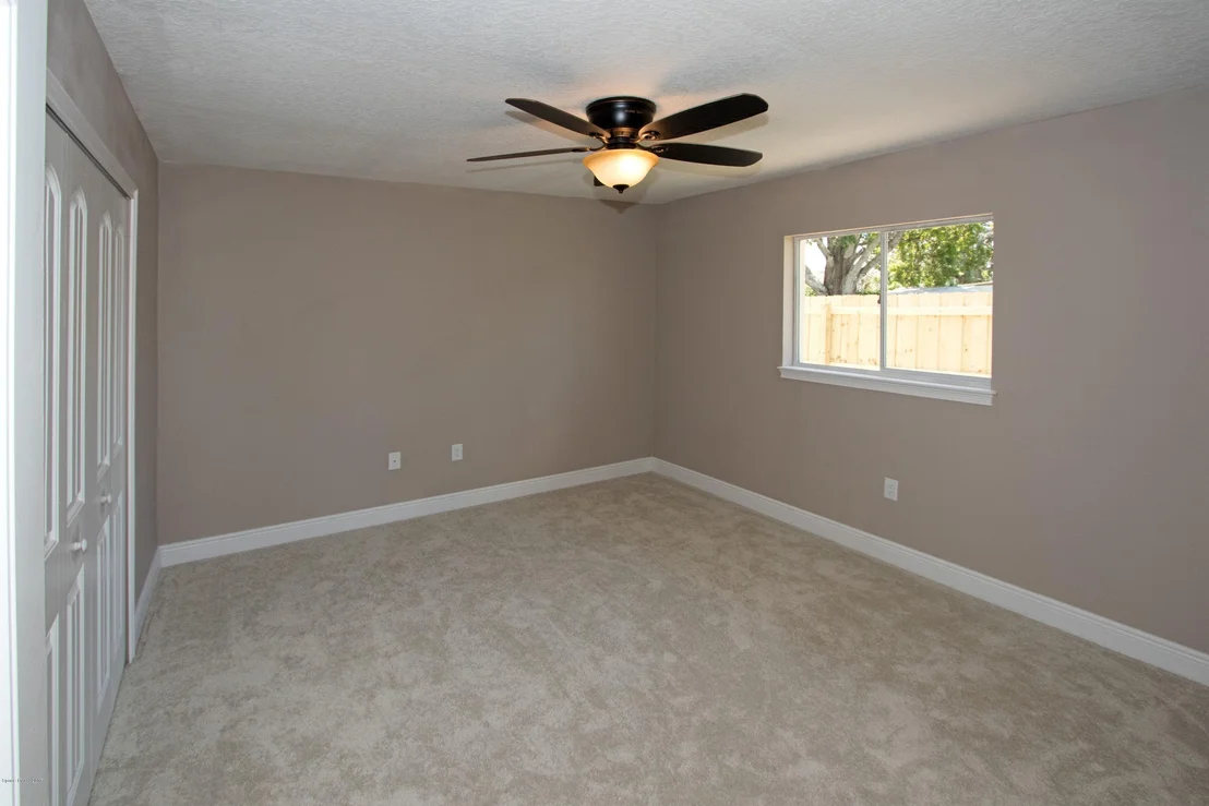 Photo of 787 Bayview Avenue NE