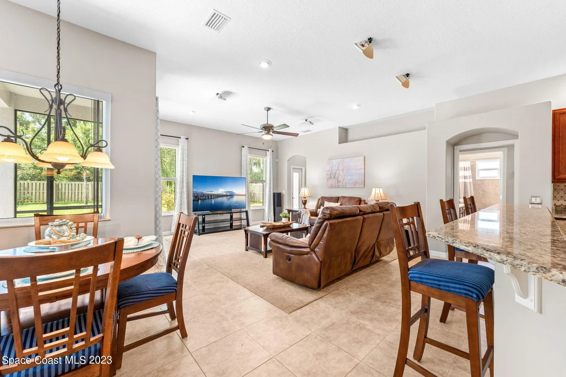Photo of 2275 Botanica Circle