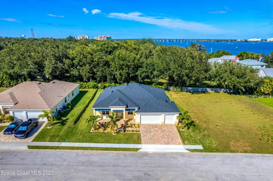 Photo of 40 Loch Ness Drive