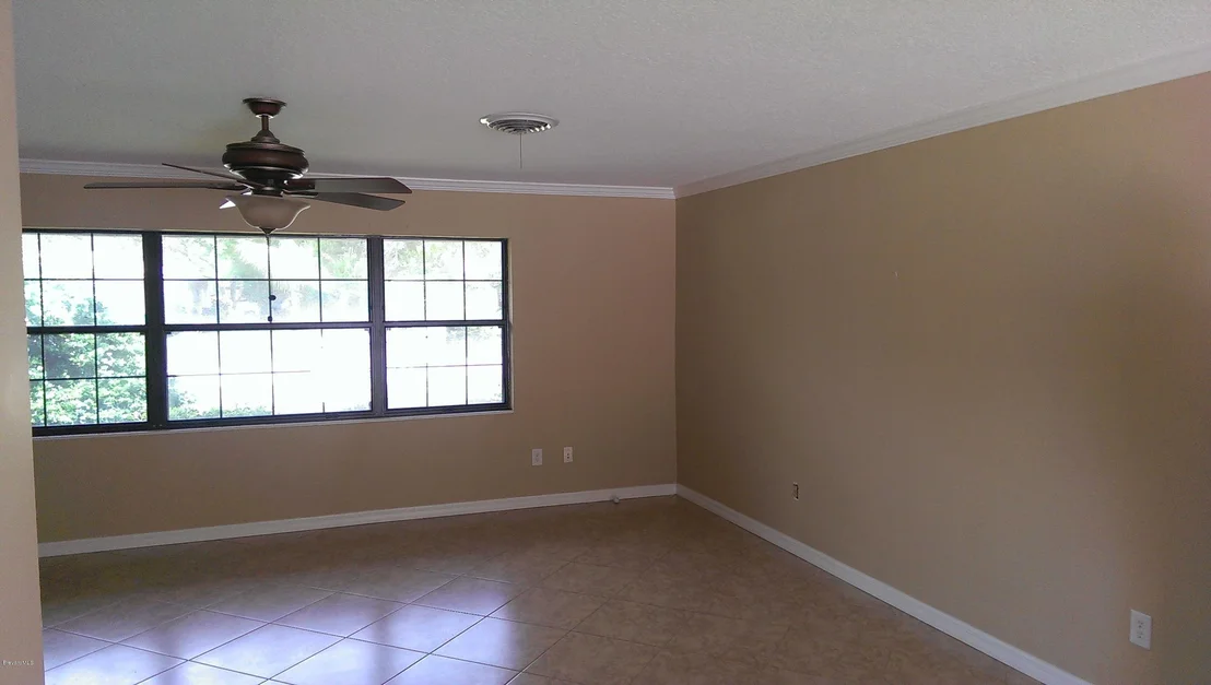 Photo of 521 W Riviera Boulevard