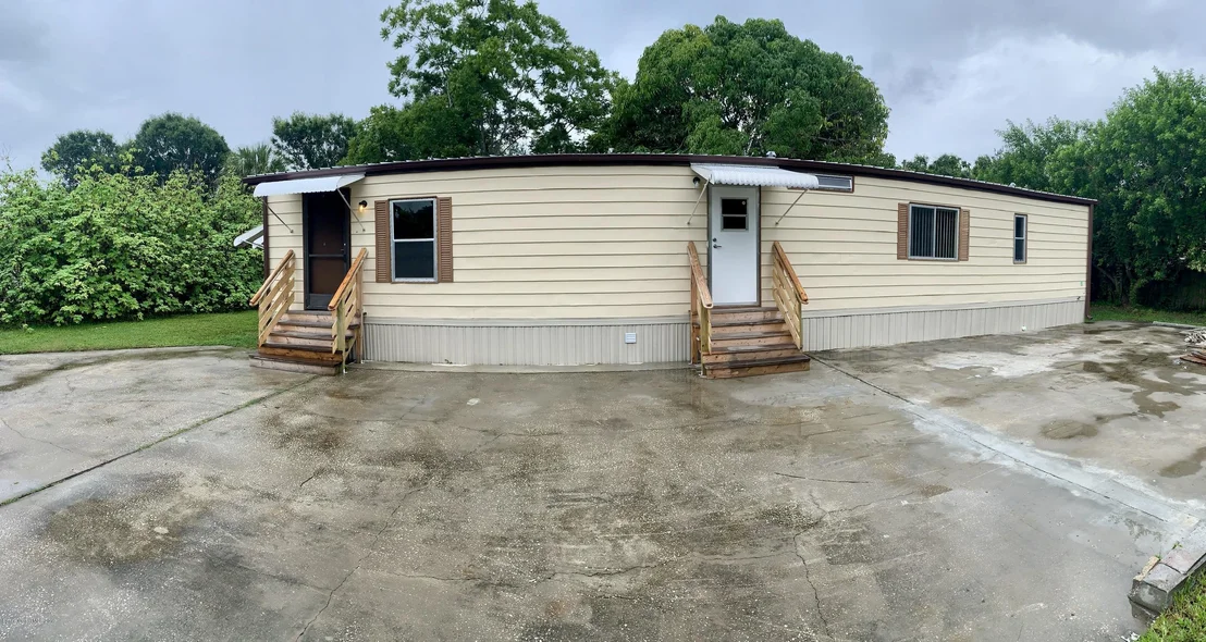Photo of 2588 Haverhill Road NE
