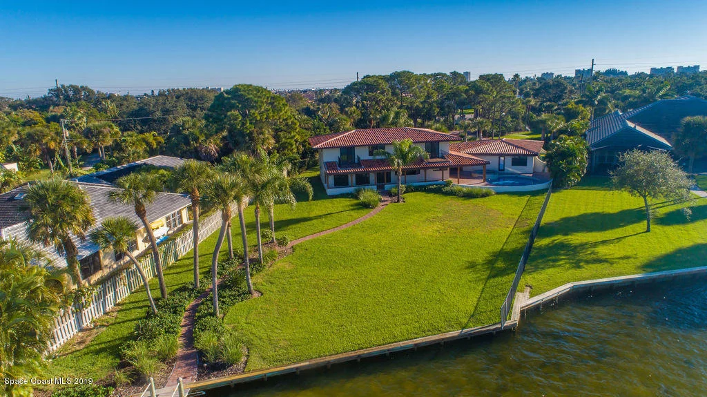 Photo of 3300 N Riverside Drive N