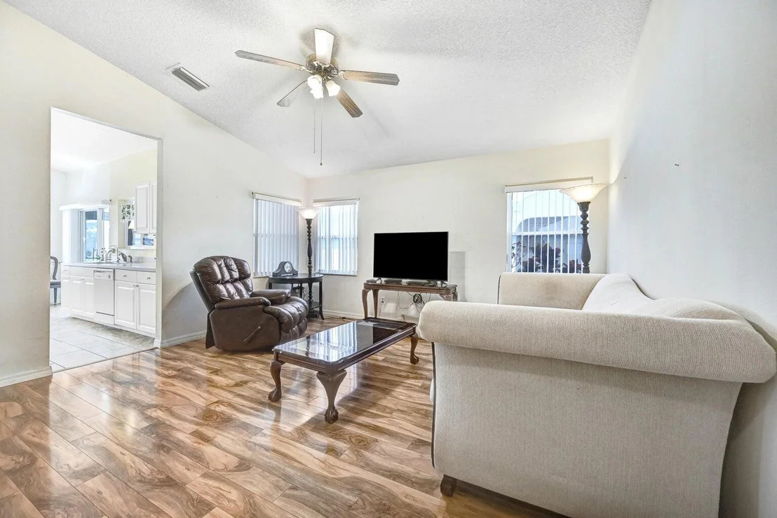 Photo of 1180 Goldenrod Circle NE