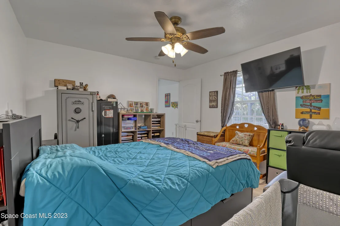 Photo of 6067 Oak Street