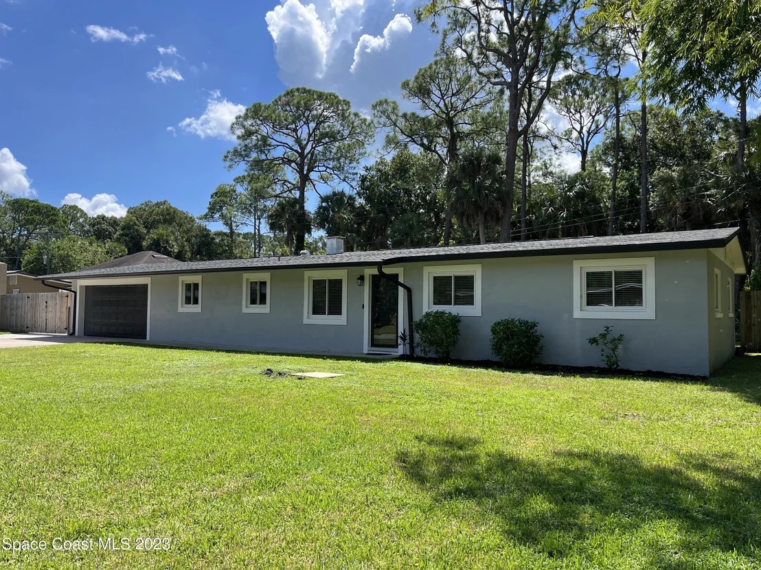 Photo of 1045 Green Road