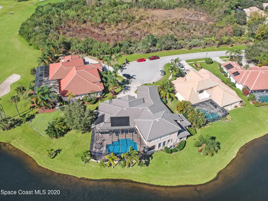 Photo of 975 Chatsworth Drive