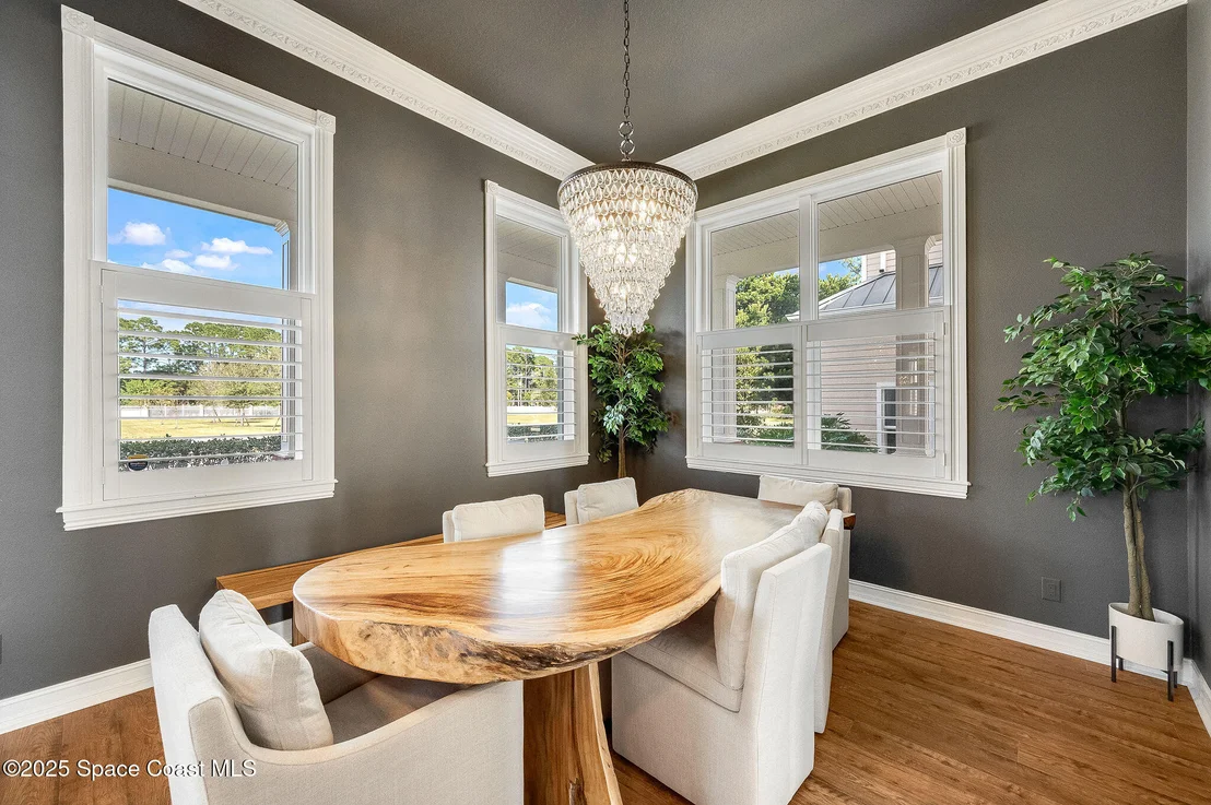Photo of 4236 Hield Road NW