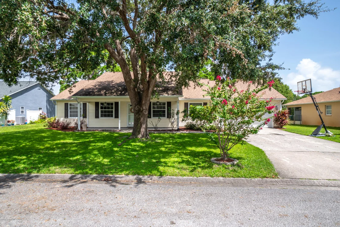 Photo of 1074 Red Bud Circle