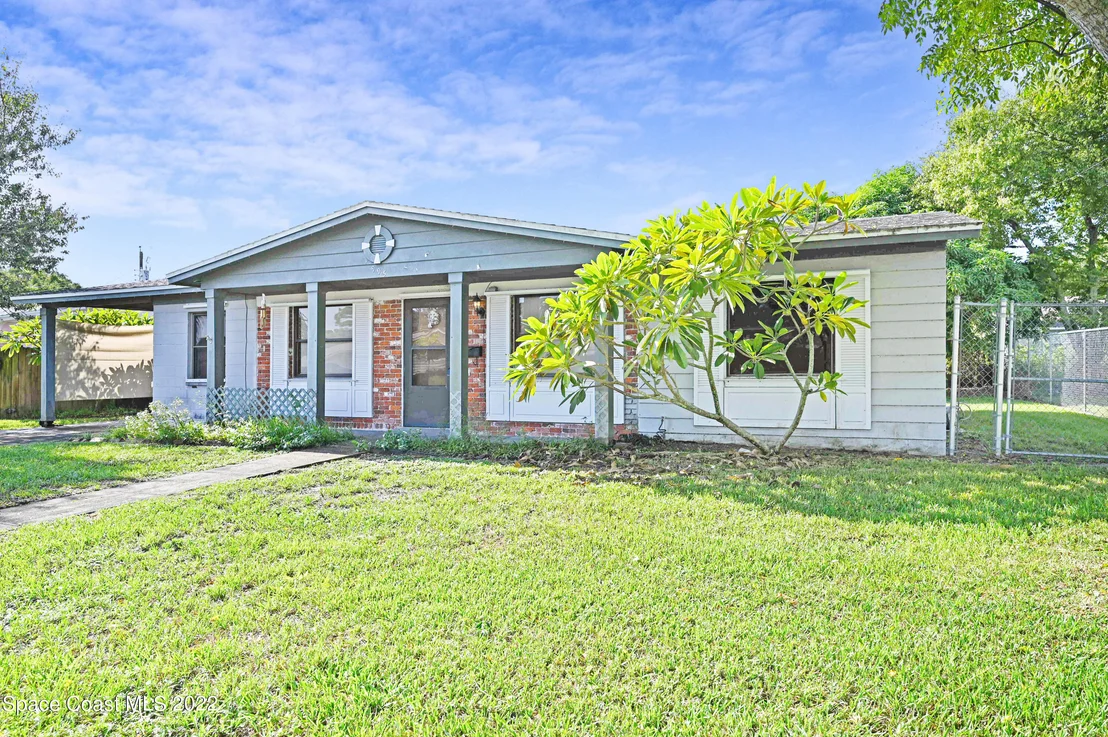Photo of 995 Beacon Road