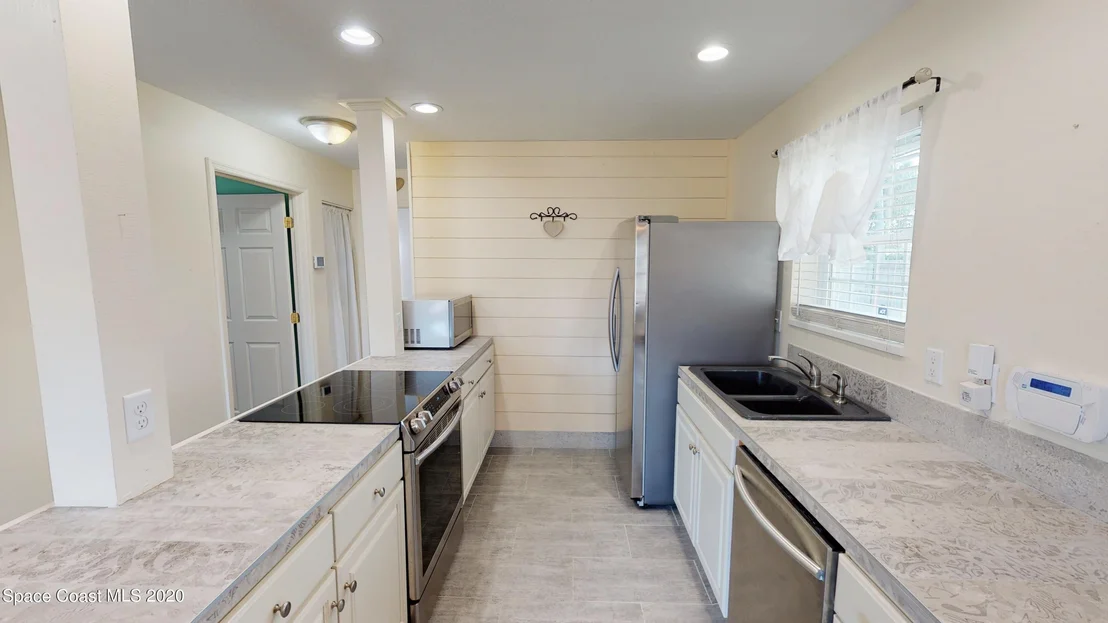 Photo of 1084 Cable Lane NE