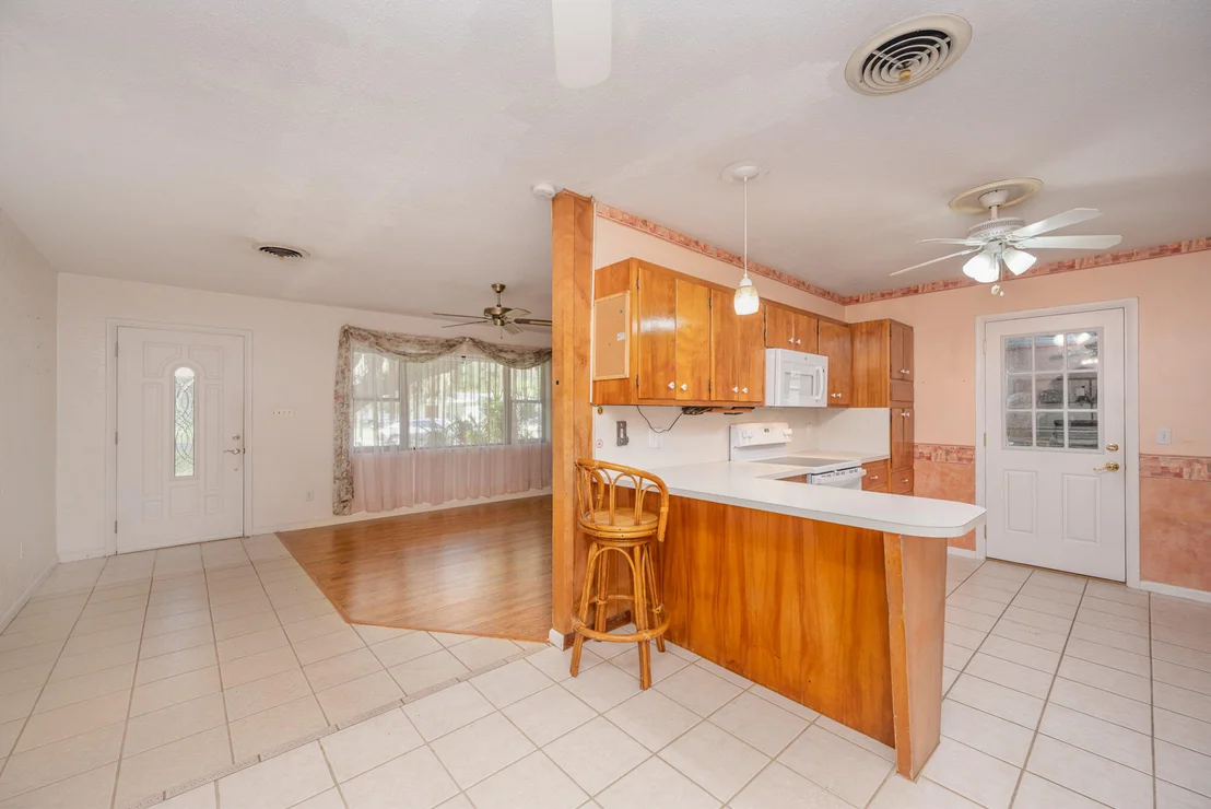Photo of 981 Lytton Road