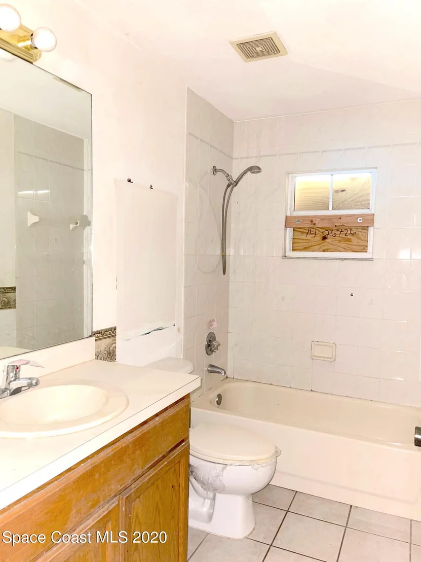 Photo of 1200 Buffing Circle SE