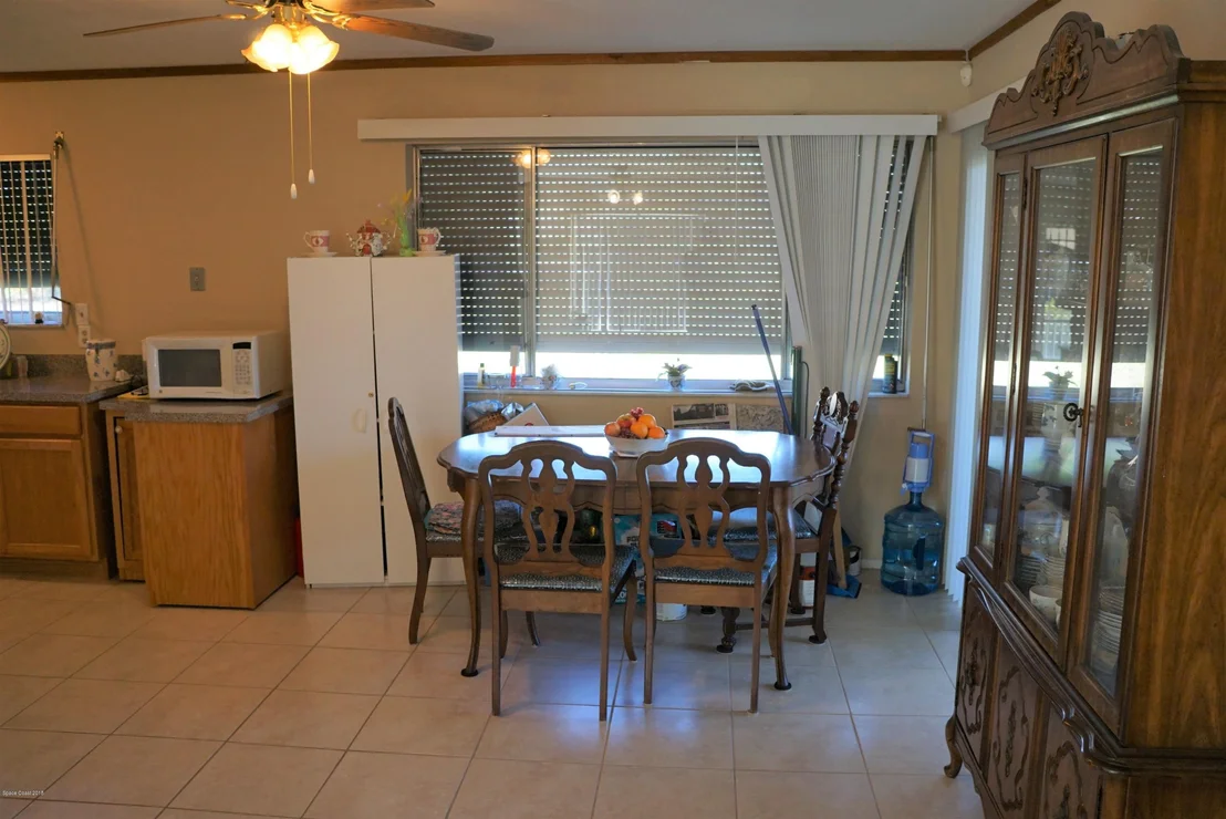 Photo of 966 Mariposa Drive NE