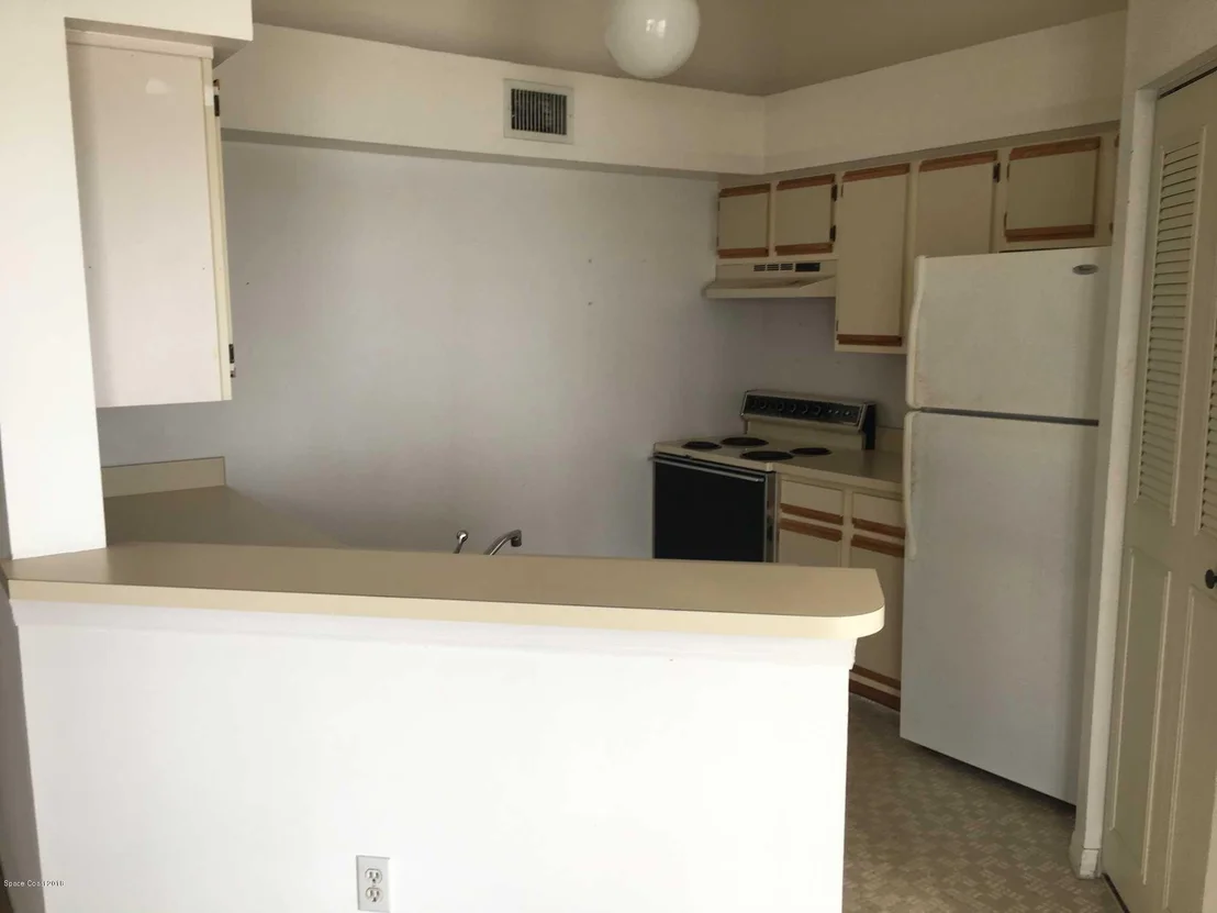 Photo of Unit 203 at 7010 Us-1