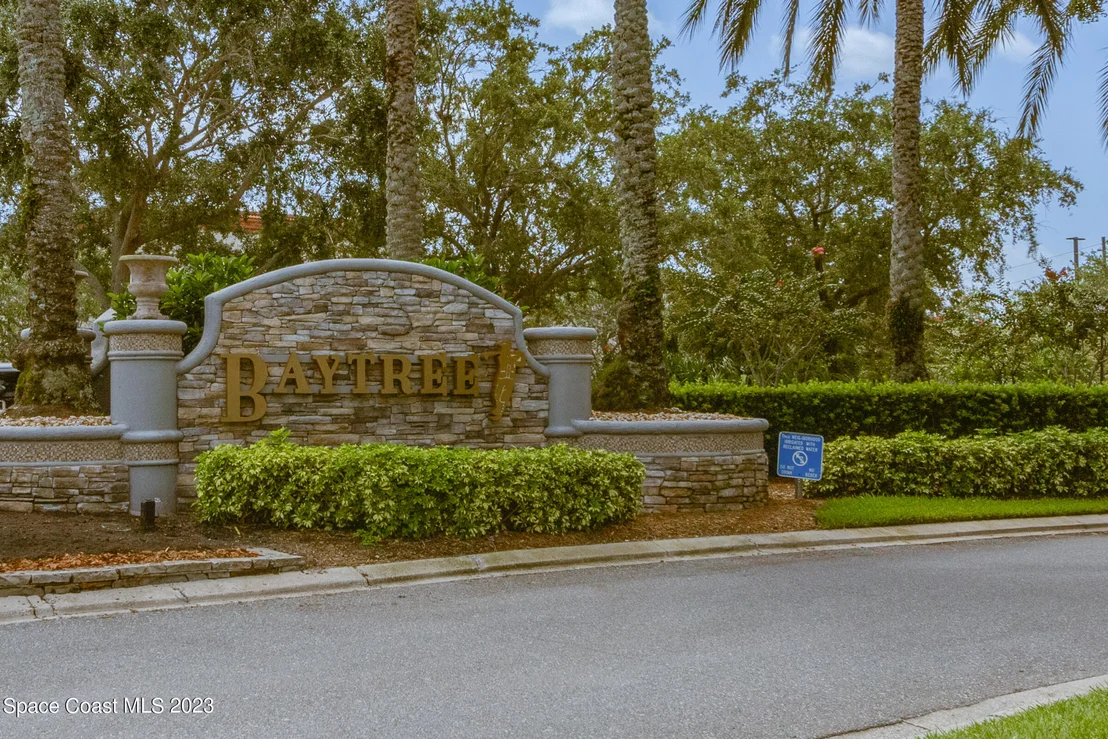 Photo of 844 Chatsworth Drive
