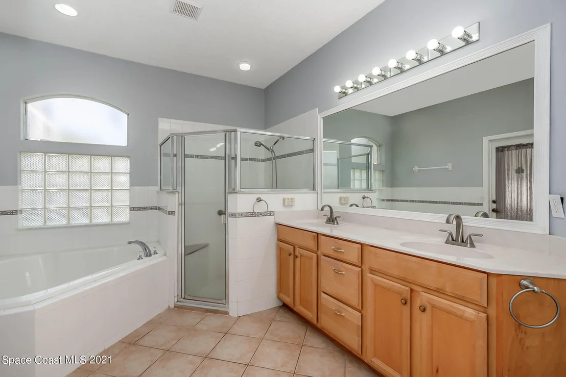 Photo of 4691 Portage Trail