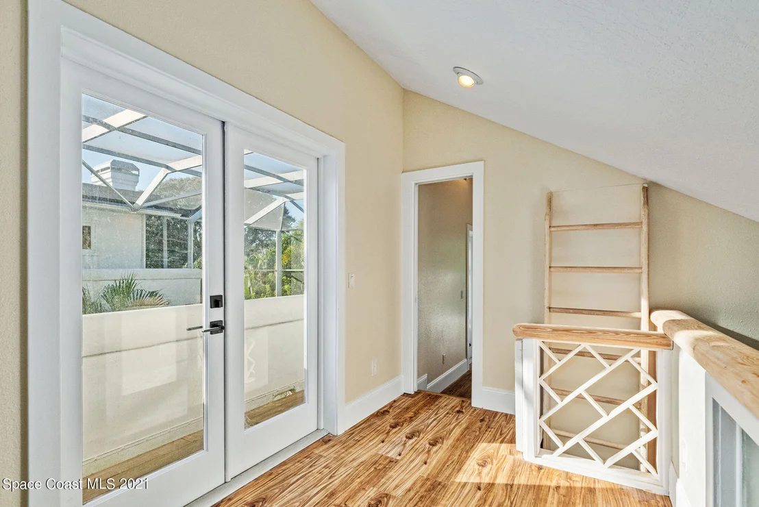 Photo of 472 Peregrine Drive
