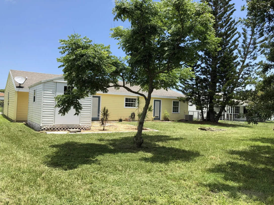 Photo of 949 Beach Lane