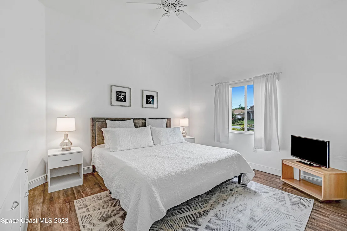 Photo of 2180 Royal Oaks Drive