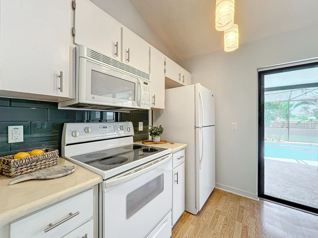 Photo of 909 Lyons Circle NW
