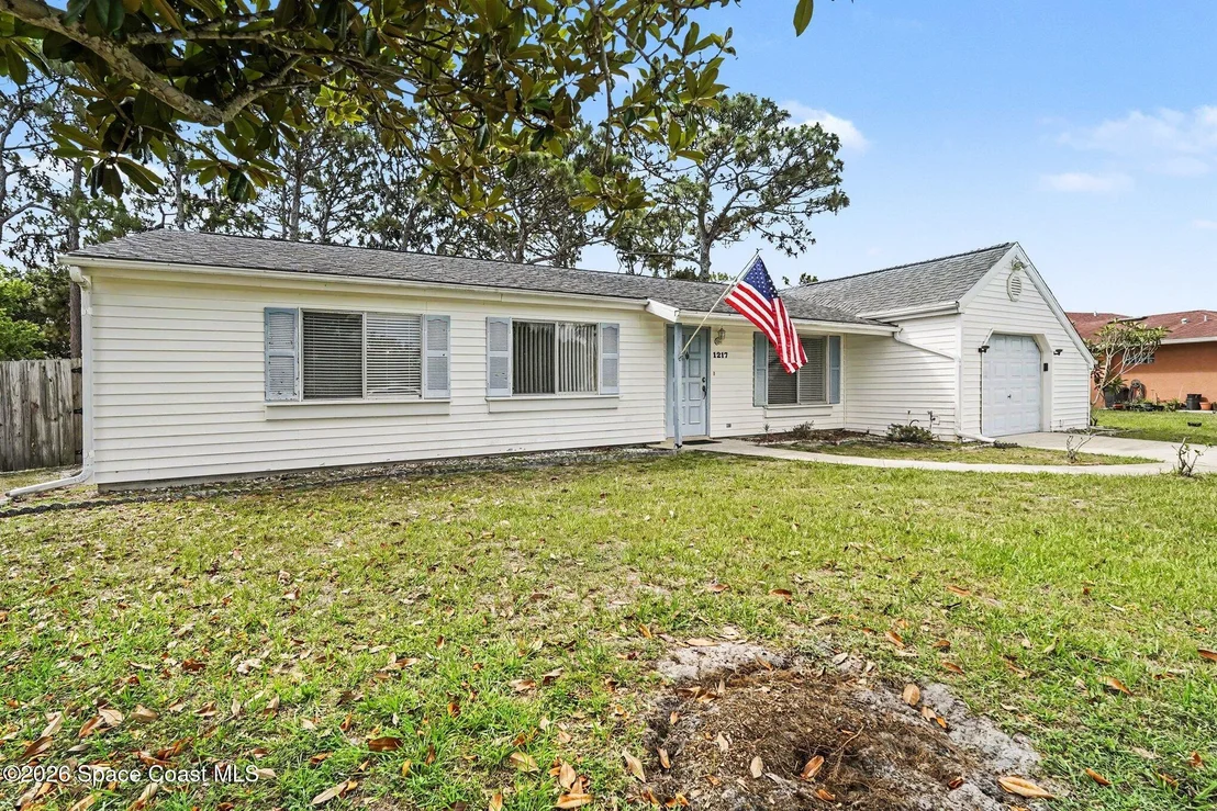 Photo of 1217 Ethel Circle NE