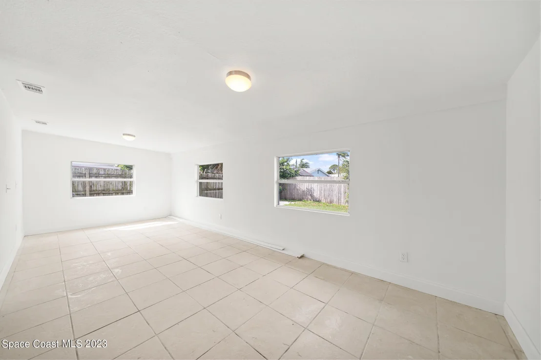 Photo of 716 Cadez Street NE