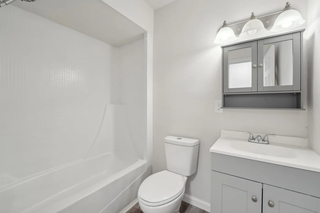 Photo of 3282 Abbott Avenue NE