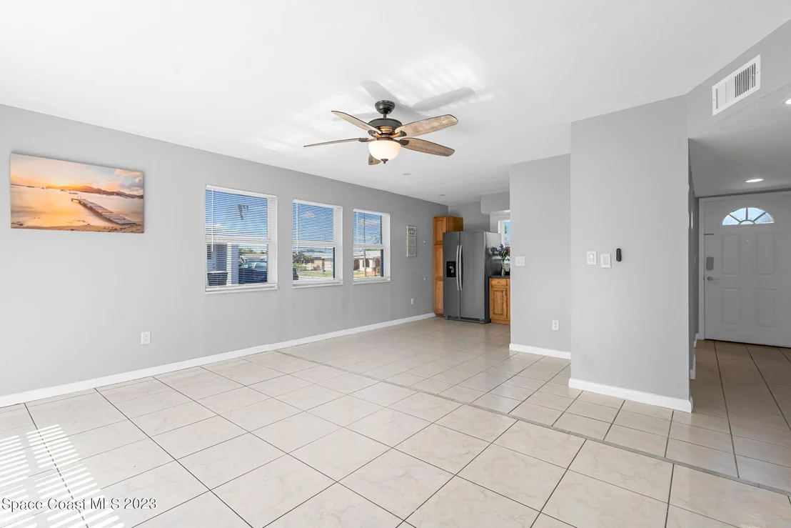 Photo of 948 Darwin Lane NE